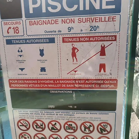 Résidence Avec Piscine Sur Quai Avec Bateau *