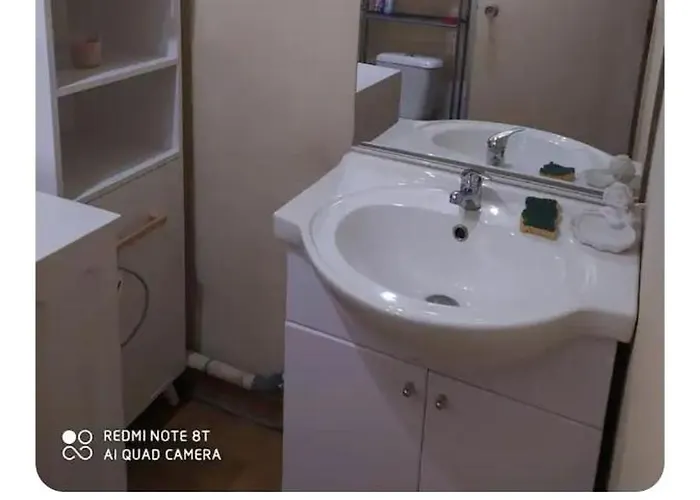 Avec Piscine Sur Quai Avec Bateau