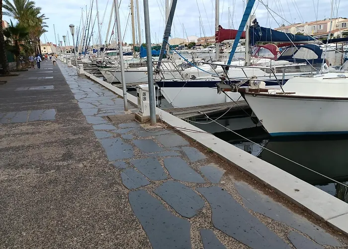Apartmán Avec Piscine Sur Quai Avec Bateau